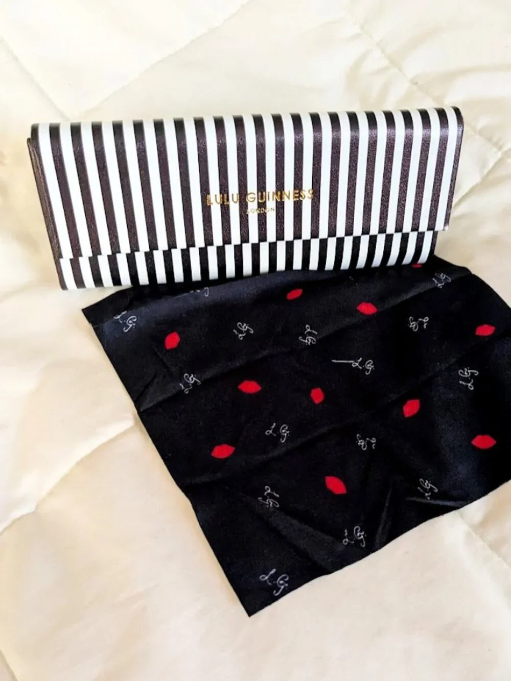 Lulu Guinness Magnetic Trifold Eyewear Case Sunglasses Eye Glasses Striped NWOT